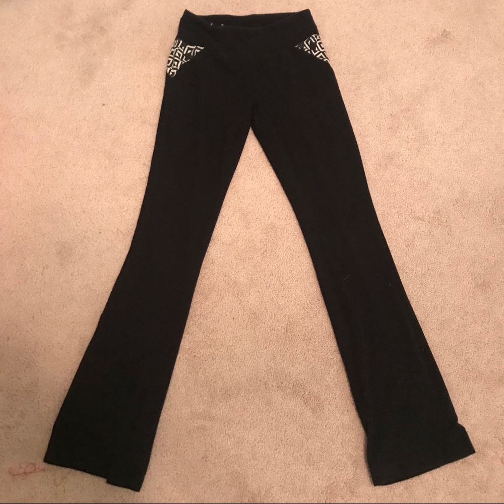 Black yoga pants